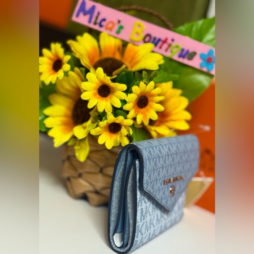 🆕MICHAEL KORS S Jet Set Light blue/Silver Charm MD Envelope Trifold Wallet - Picture 5 of 17